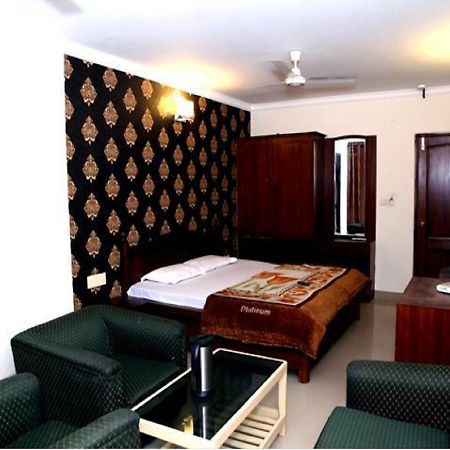 Hotel Haryana Chandīgarh Buitenkant foto