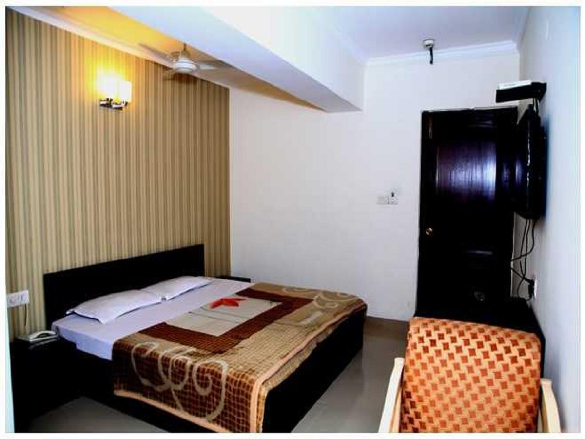 Hotel Haryana Chandīgarh Buitenkant foto