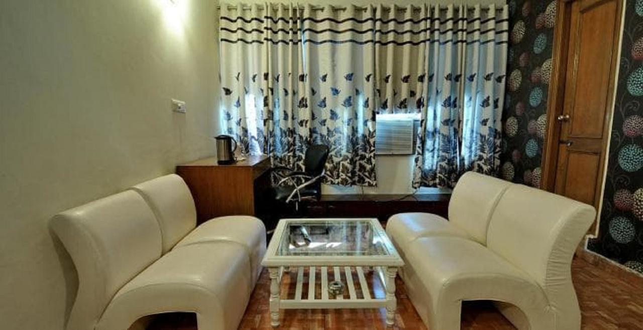 Hotel Haryana Chandīgarh Buitenkant foto